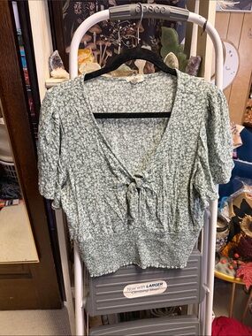 Floral Sage Green Tie-Front Puff Sleeve Blouse